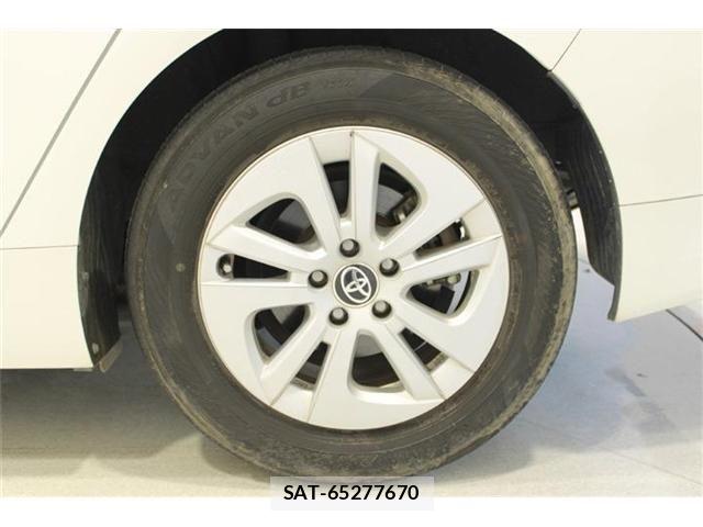 Toyota PRIUS 2017-08 6911294-25