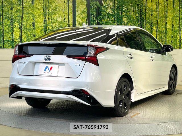 Toyota PRIUS 2021-10 6911229-16