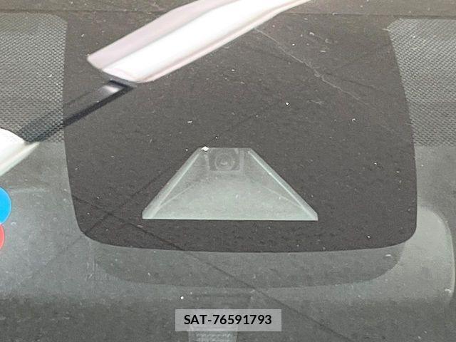 Toyota PRIUS 2021-10 6911229-3