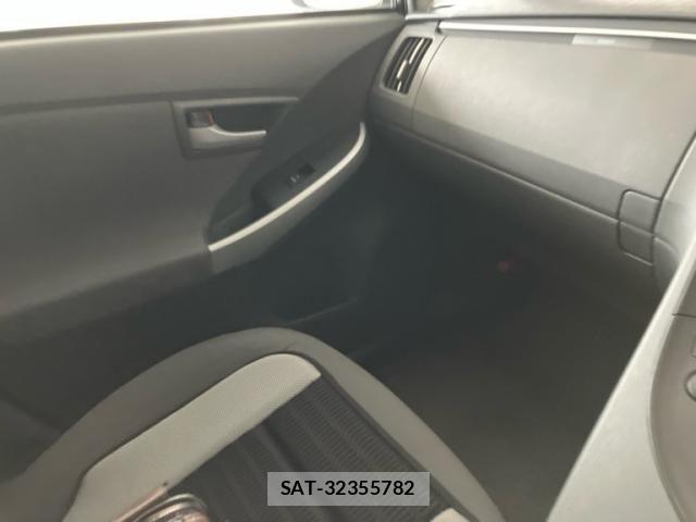 Toyota PRIUS 2010-03 6911354-13