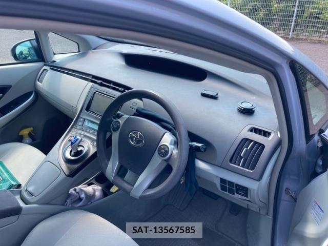 Toyota PRIUS 2009-07 6911396-12