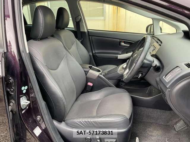 Toyota PRIUS 2013-01 6911323-14