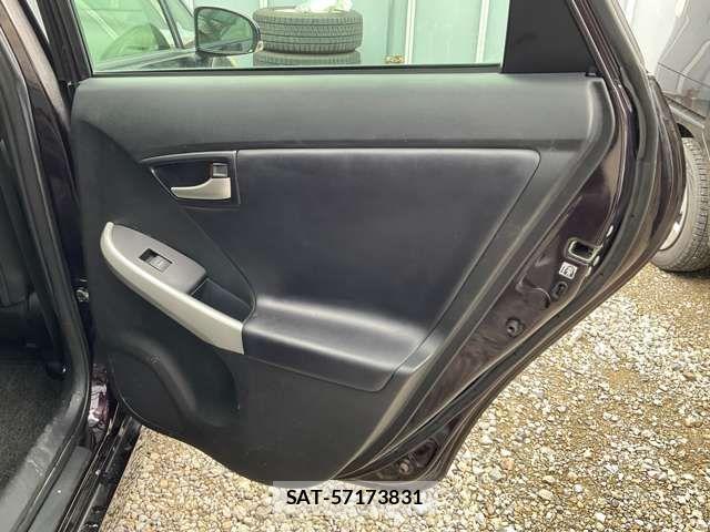 Toyota PRIUS 2013-01 6911323-18