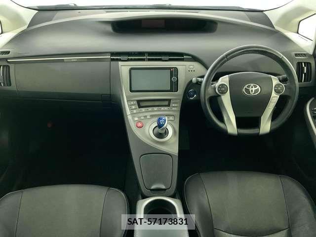 Toyota PRIUS 2013-01 6911323-1
