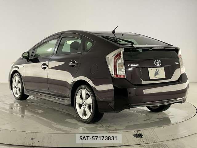 Toyota PRIUS 2013-01 6911323-4