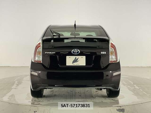 Toyota PRIUS 2013-01 6911323-5