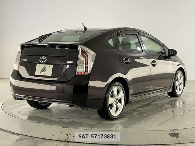 Toyota PRIUS 2013-01 6911323-6
