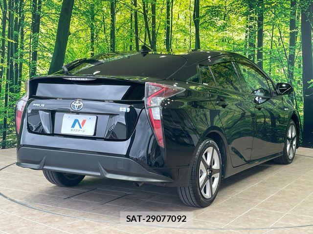 Toyota PRIUS 2018-02 6911237-16