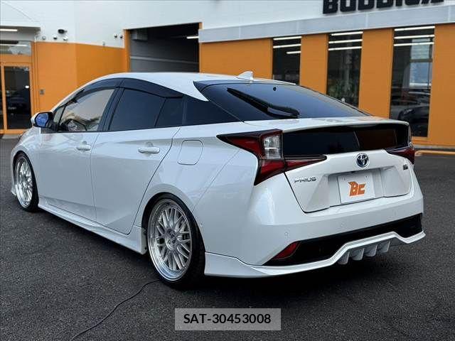 Toyota PRIUS 2020-08 6911242-12
