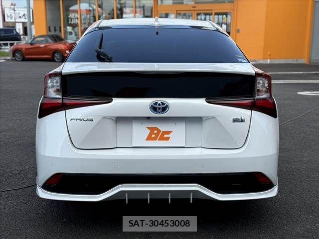 Toyota PRIUS 2020-08 6911242-13
