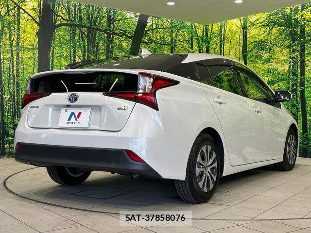 Toyota PRIUS 2020-08 6911233-16