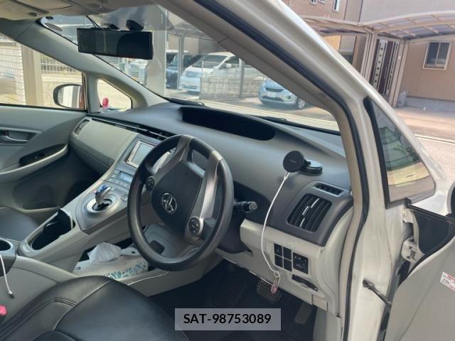 Toyota PRIUS 2012-07 6911442-10