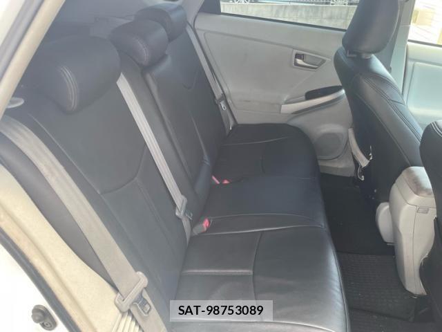 Toyota PRIUS 2012-07 6911442-12