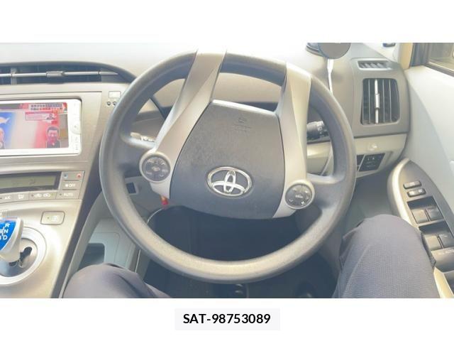 Toyota PRIUS 2012-07 6911442-14