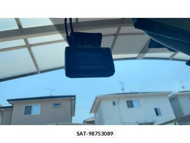 Toyota PRIUS 2012-07 6911442-18