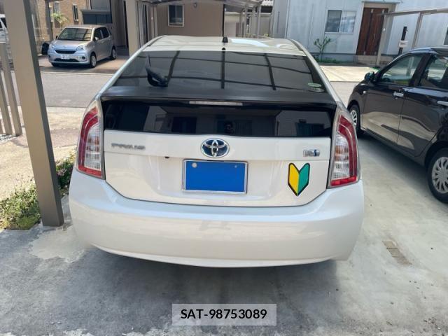 Toyota PRIUS 2012-07 6911442-3