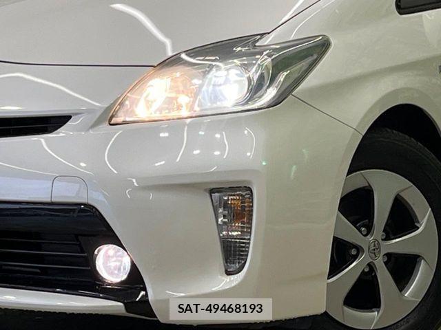Toyota PRIUS 2013-10 6911333-11