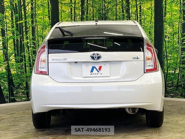 Toyota PRIUS 2013-10 6911333-14