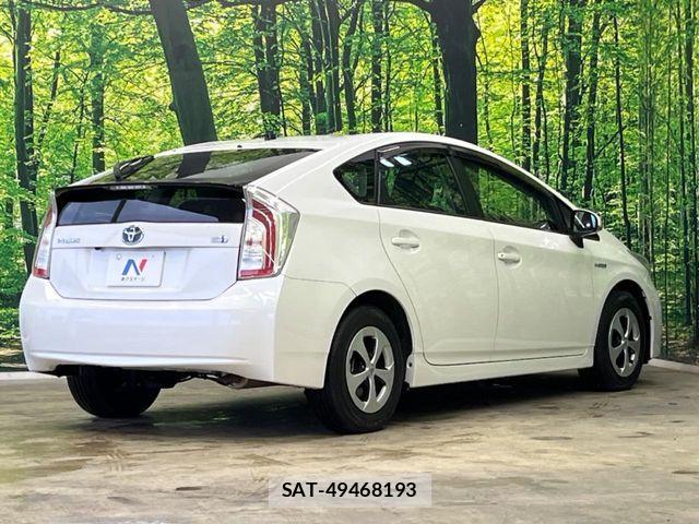 Toyota PRIUS 2013-10 6911333-16