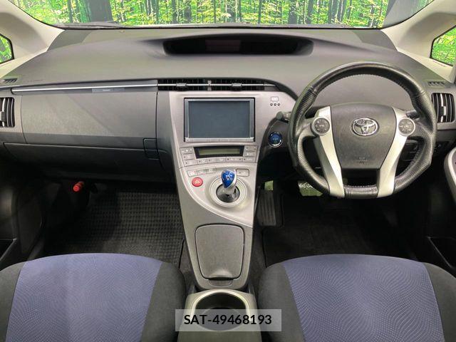 Toyota PRIUS 2013-10 6911333-1