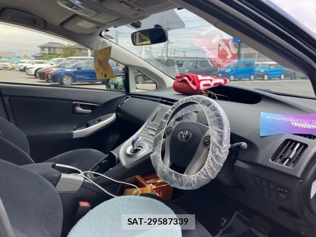 Toyota PRIUS 2013-12 6911448-9