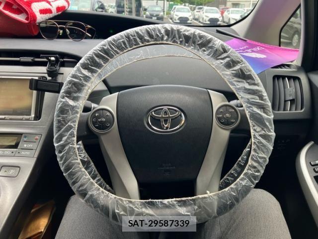 Toyota PRIUS 2013-12 6911448-11