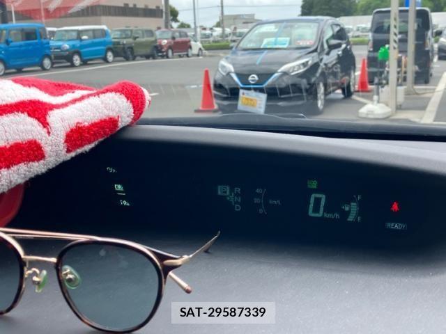 Toyota PRIUS 2013-12 6911448-12