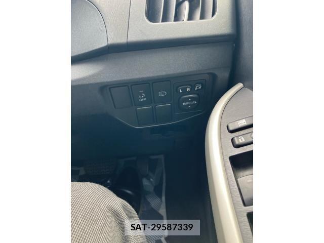 Toyota PRIUS 2013-12 6911448-13