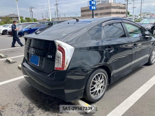 Toyota PRIUS 2013-12 6911448-4