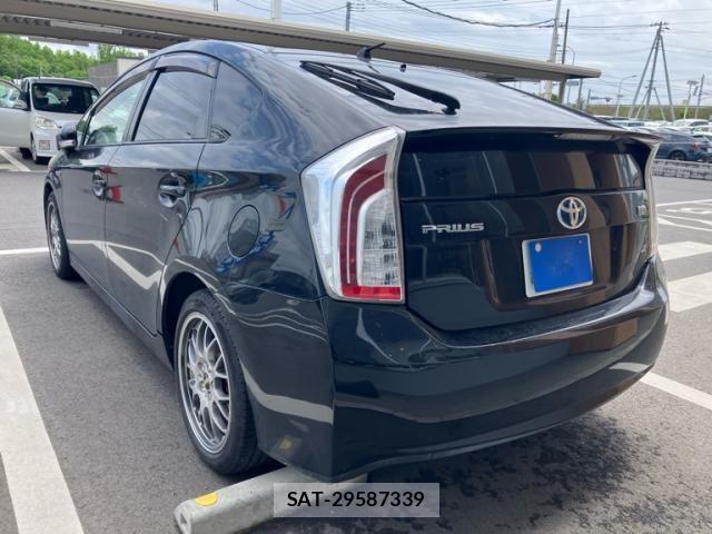 Toyota PRIUS 2013-12 6911448-5