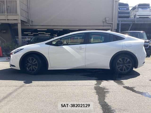 Toyota PRIUS 2023-05 6911231-15