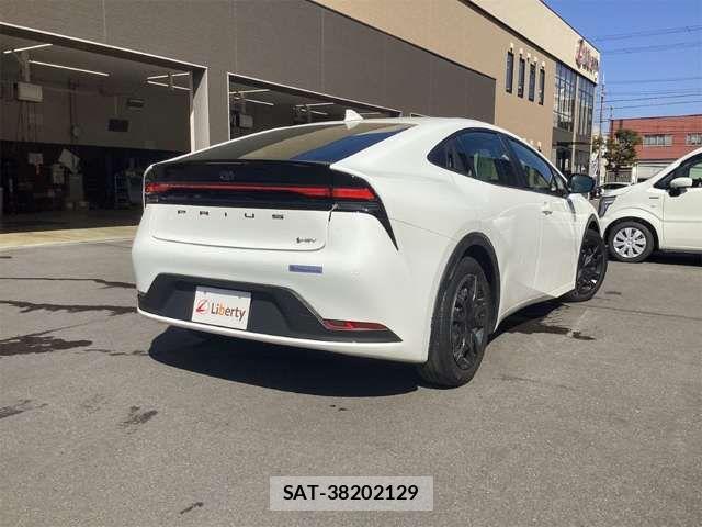 Toyota PRIUS 2023-05 6911231-4