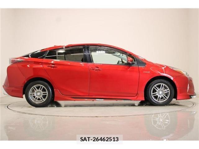 Toyota PRIUS 2018-06 6911279-12