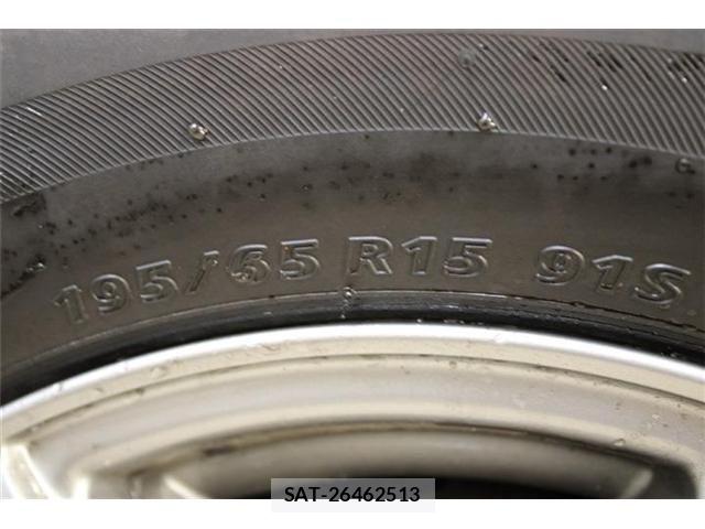 Toyota PRIUS 2018-06 6911279-26
