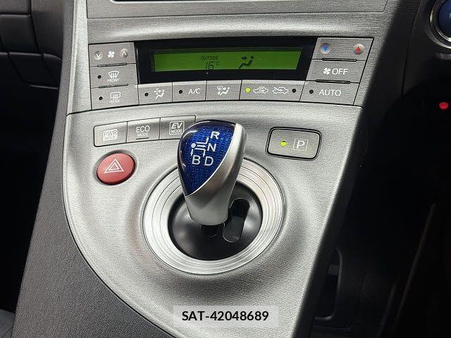 Toyota PRIUS 2015-09 6911310-10