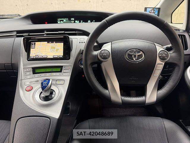 Toyota PRIUS 2015-09 6911310-1