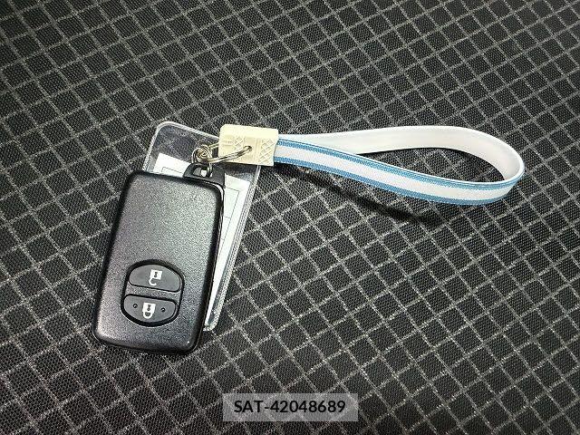 Toyota PRIUS 2015-09 6911310-19