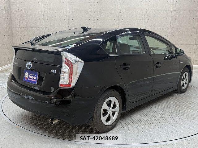 Toyota PRIUS 2015-09 6911310-2