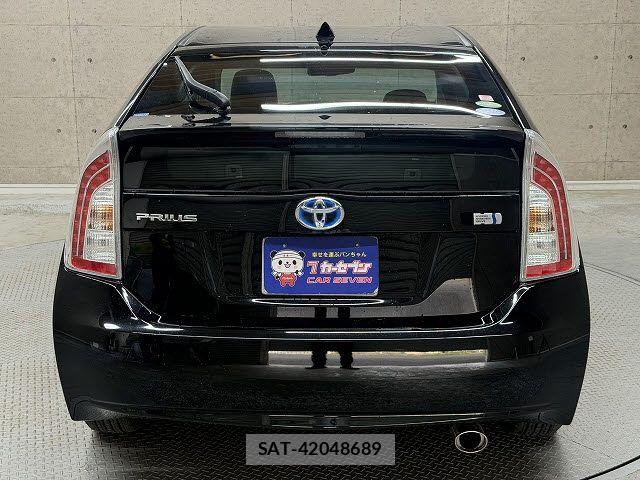 Toyota PRIUS 2015-09 6911310-3