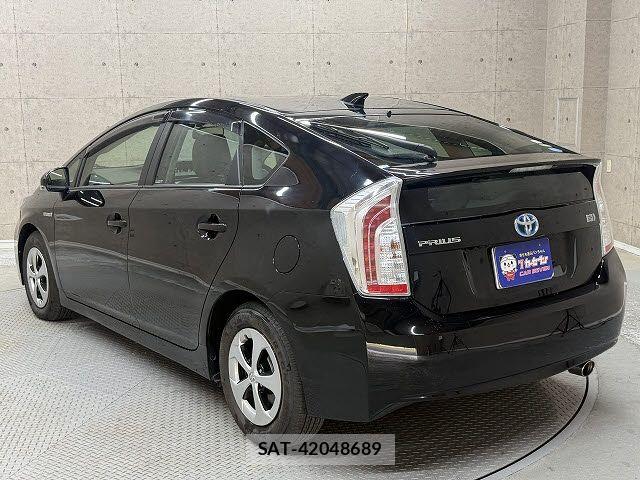 Toyota PRIUS 2015-09 6911310-4