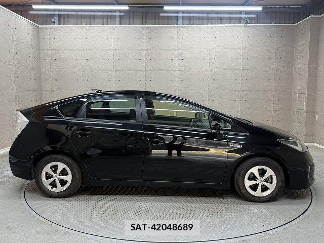 Toyota PRIUS 2015-09 6911310-5