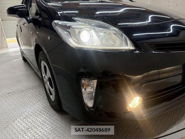 Toyota PRIUS 2015-09 6911310-6