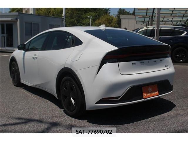 Toyota PRIUS 2023-03 6911226-11