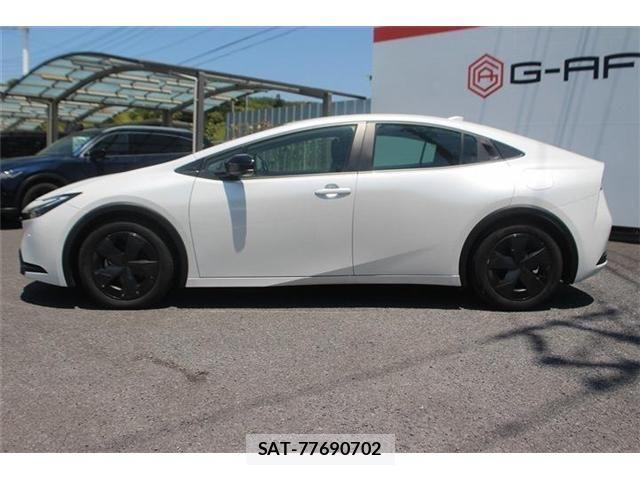 Toyota PRIUS 2023-03 6911226-12