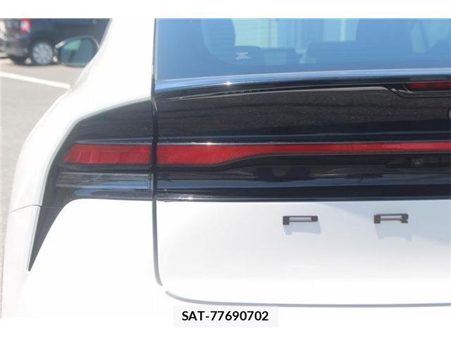 Toyota PRIUS 2023-03 6911226-17