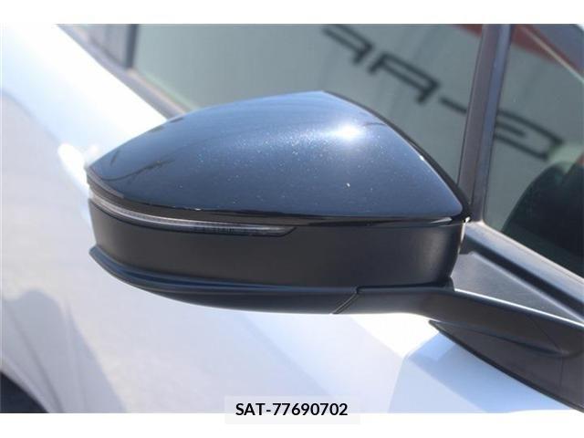 Toyota PRIUS 2023-03 6911226-18
