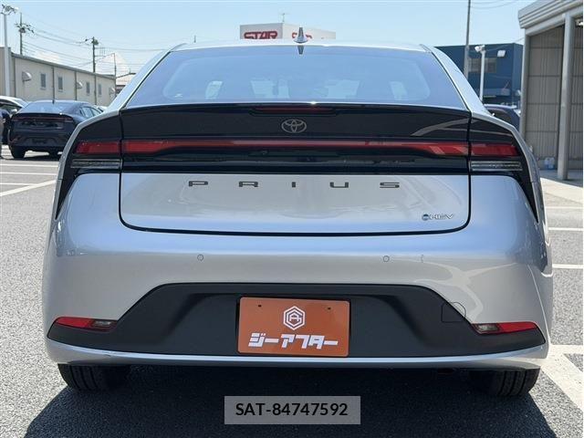 Toyota PRIUS 2023-03 6911227-9