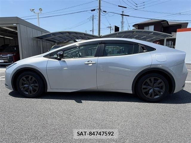 Toyota PRIUS 2023-03 6911227-10