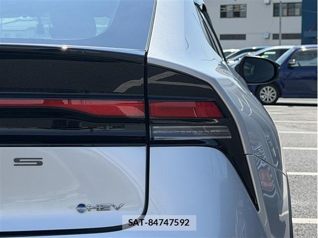 Toyota PRIUS 2023-03 6911227-12