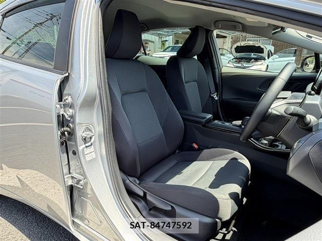 Toyota PRIUS 2023-03 6911227-14